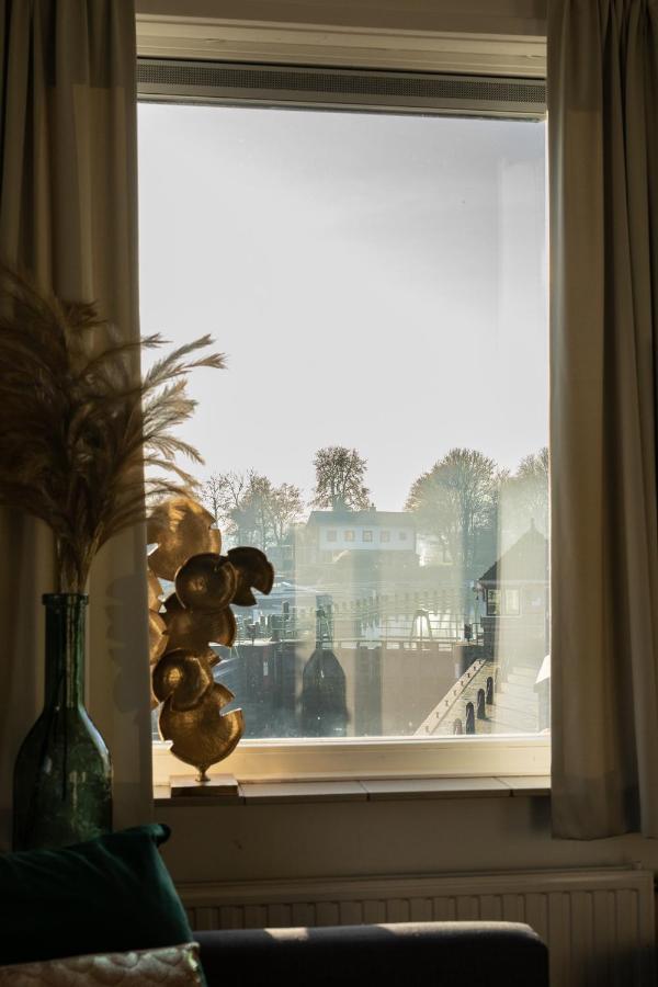 Yep! Slapen Bij De Sluis Bed and Breakfast Blokzijl Exteriör bild
